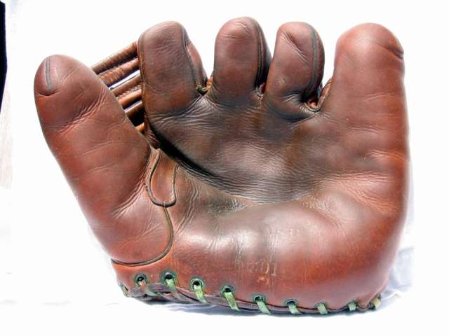 Lefty Gomez Wilson 601 Short Fingers Front